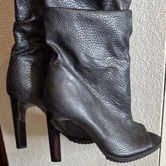 DKNY Black Textured Heeled Boots - Picture 7 of 7